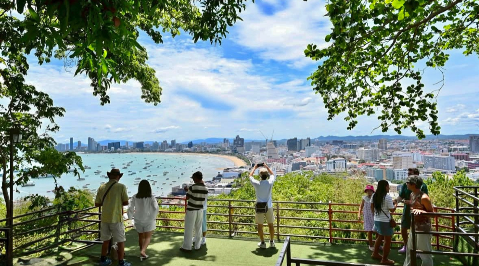 カオ・プラタムナック展望台｜パタヤ湾を一望する絶景スポット